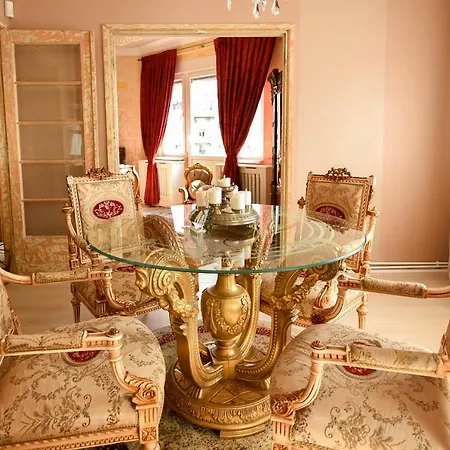Rooftop View In - Baroque Apt.