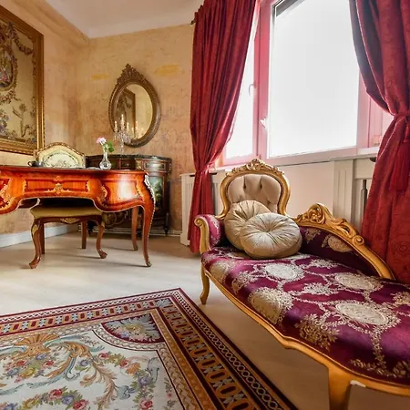 Rooftop View In - Baroque Apt. *