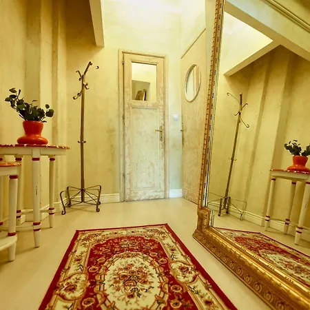Rooftop View In - Baroque Apt. דירה